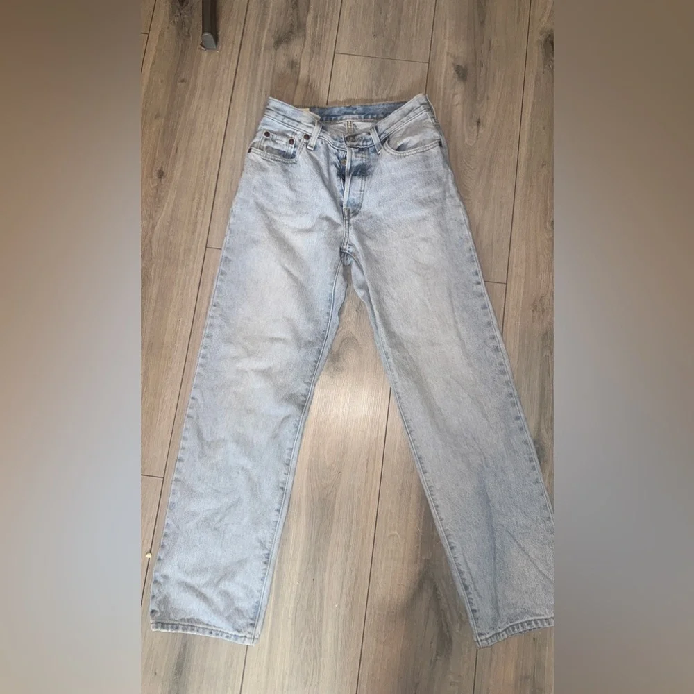 Levi's Light Blue Straight Leg 501 Jeans - Picture 3 of 7